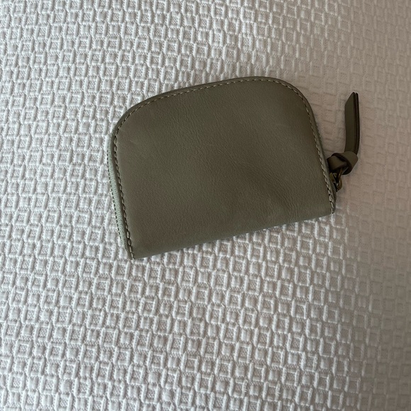 Madewell the essential small zip wallet in leather - Picture 1 of 16